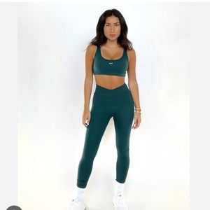 437 The V Legging - Spirulina - Size Medium